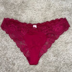 NWOT Victoria’s Secret Dream Angel’s pink cheekini panty. Size small